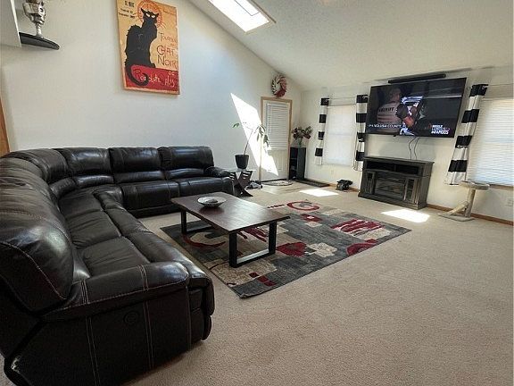 2nd image of 652 Robinwood Ave