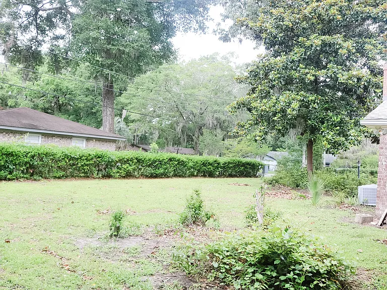 809 Windsor Rd — Photo 10