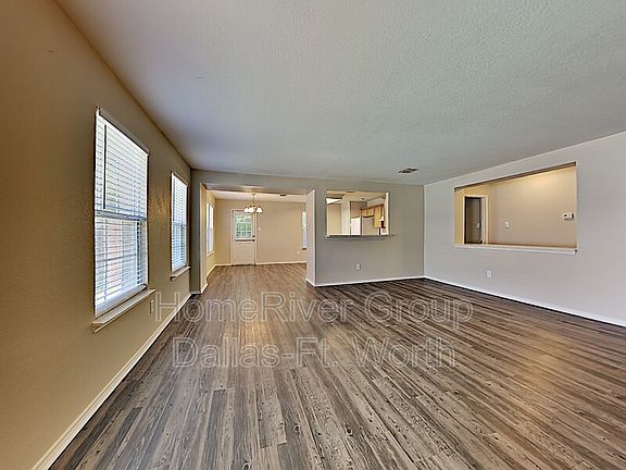 3rd image of 720 Margaret Dr