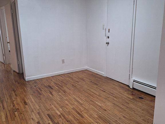 3rd image of 915 Burke Ave Floor 2