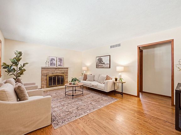 4th image of 1305 N Gretchen Ln