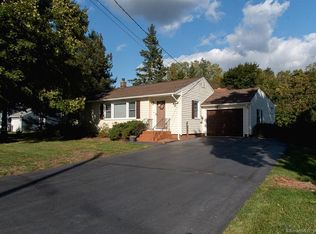 153 Rockview Dr, Cheshire, CT 06410