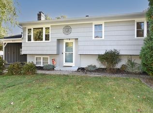 14 Carriage Dr, Clinton, CT 06413