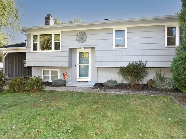 14 Carriage Drive, Clinton, CT 06413