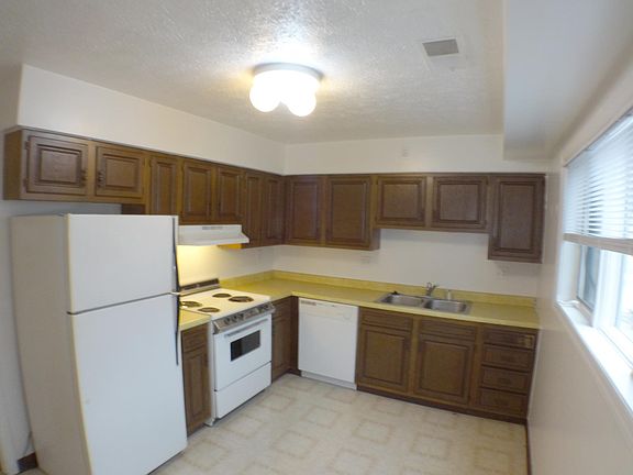 4th image of 4409 Country Club Dr APT 39