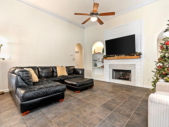 3rd image of 5464 Magnolia Trl