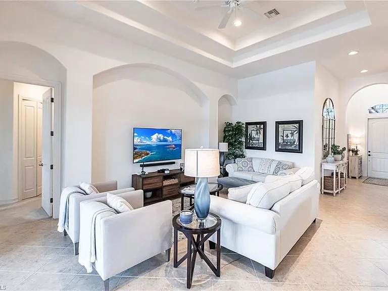 7863 Valencia Ct — Photo 10