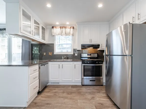 85 Kristen Ln, Wareham, MA 02571