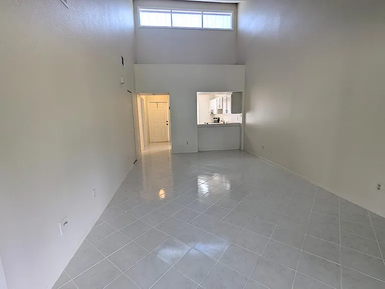 1455 SE Colchester Cir — Photo 5