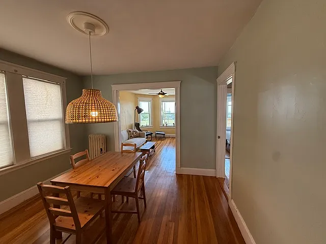 3 bed, 1100 sqft, $1,300 — Photo 2