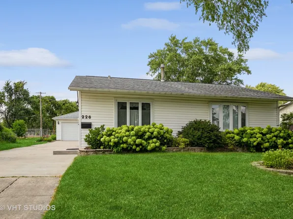 226 E Streamwood Blvd, Streamwood, IL 60107