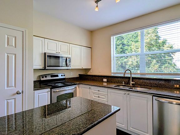 4th image of 3116 164th St SW APT 320