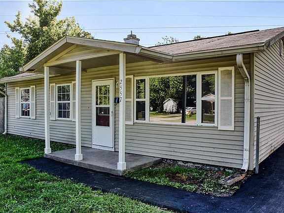 3rd image of 2557 Eagledale Dr