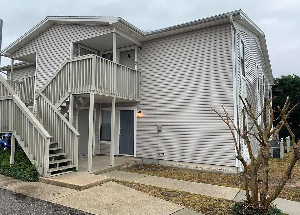 1st image of 3208 Redwood Ln #113