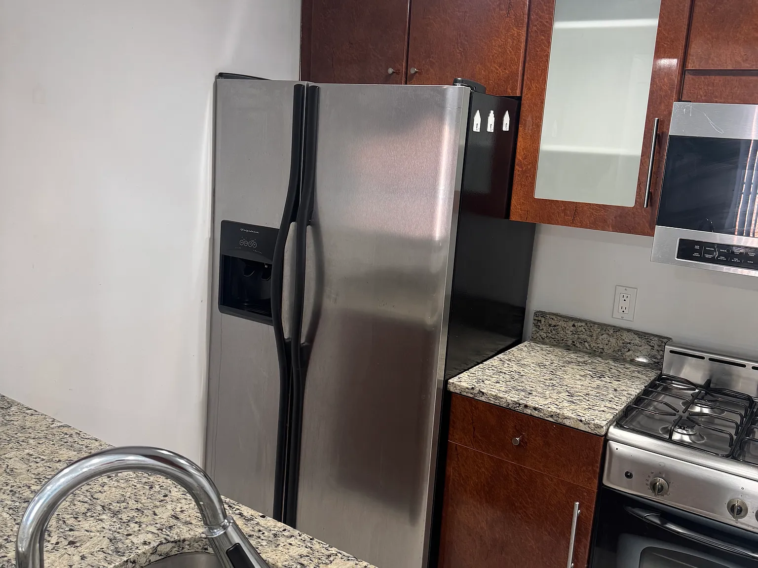 2 bed, 950 sqft, $4,750 — Photo 4