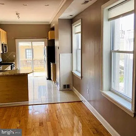 1 bed, 1.5 bath, 1616 sqft, $1,999 — Photo 2