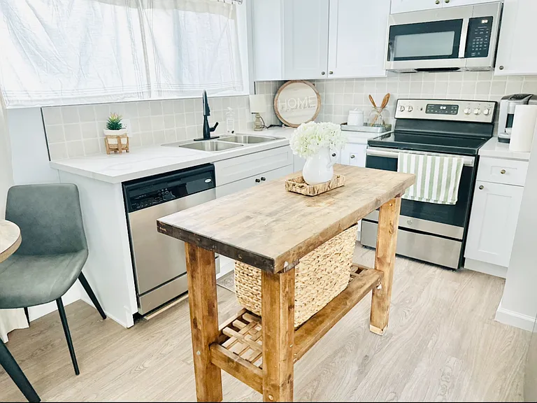 1372 Winston Ct #B — Photo 17