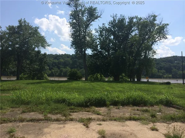 10 Water St, Ravenswood, WV 26164