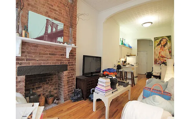 Rented by Douglas Elliman | media 19