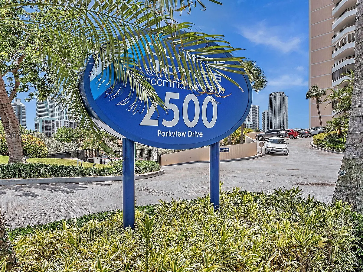 Building Photo - 2500 Parkview Dr #1219