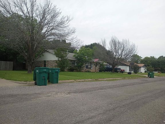 5th image of 215 Valley View Dr