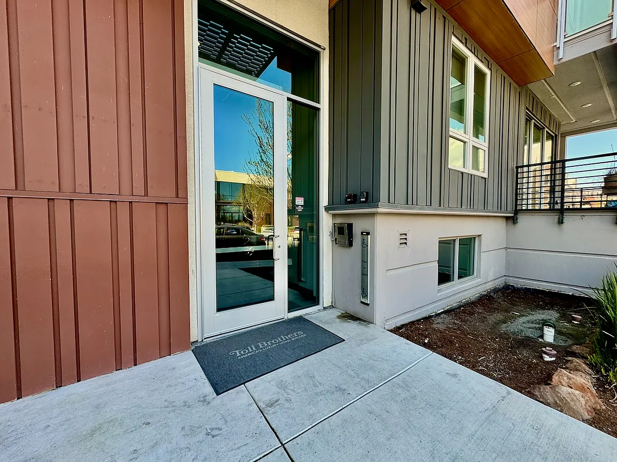 Building Photo - 45128 Warm Springs Blvd #330