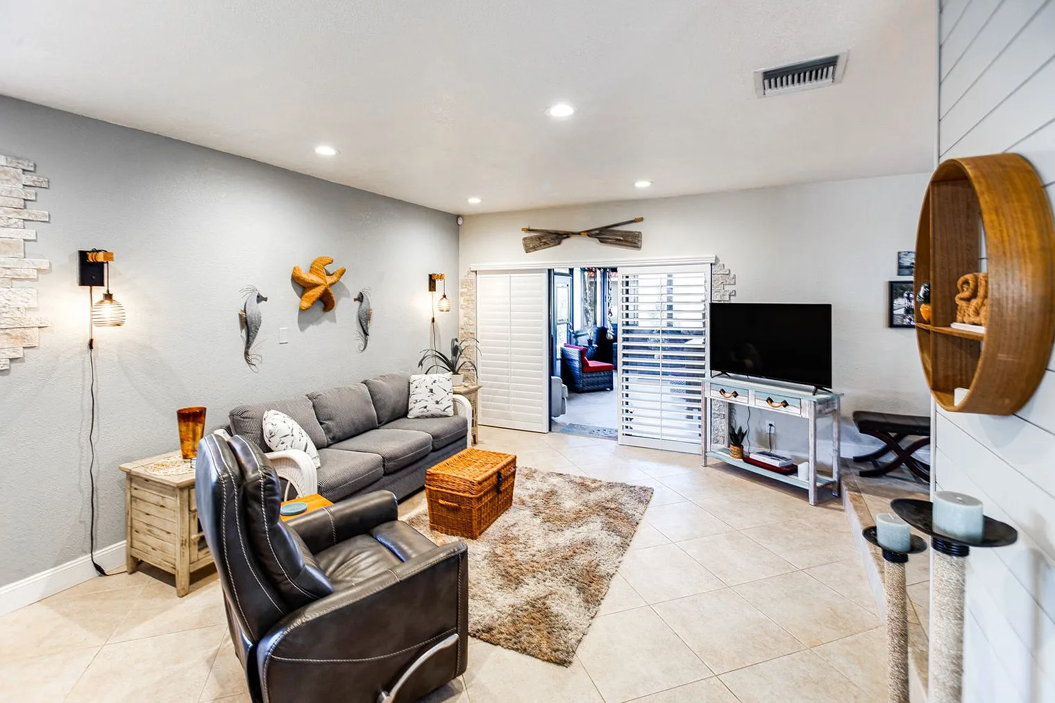 3 bed, 2.0 bath, 1345 sqft, $2,715 — Photo 1