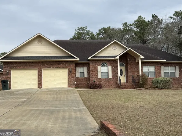 102 Oak Cir, Glennville, GA 30427