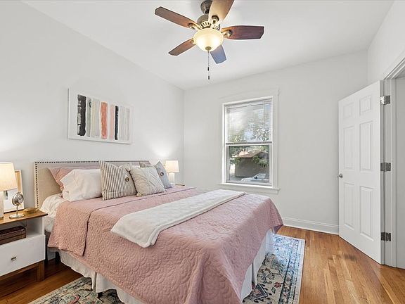 5th image of 2314 W Byron St Unit 1