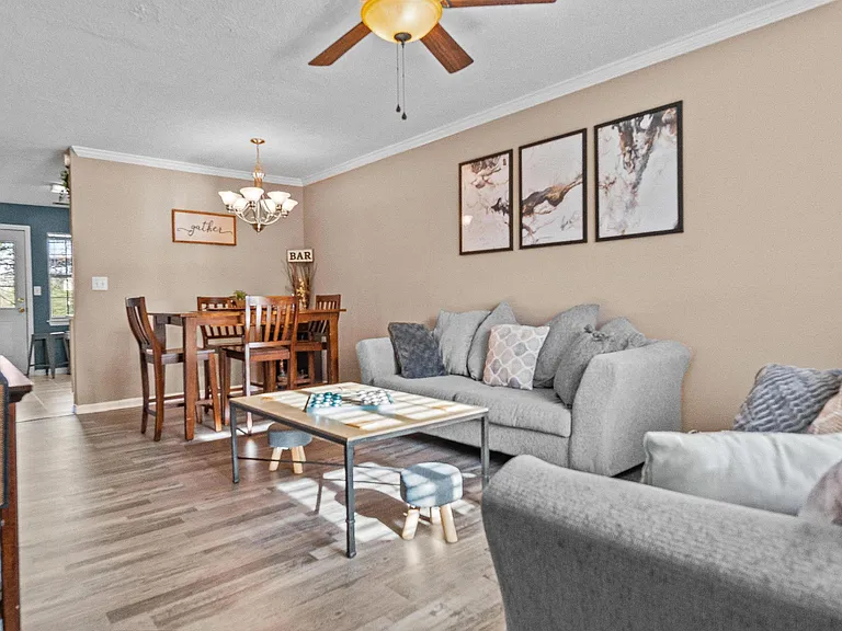 100 Woodstone Dr #18 — Photo 2