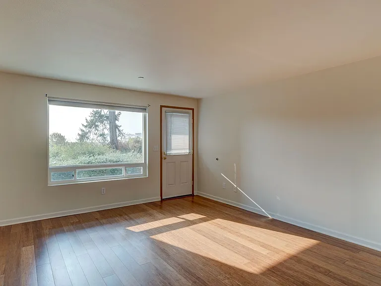 485 SW Bayshore Dr #D102 — Photo 6