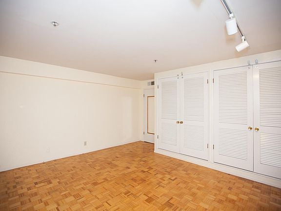 2nd image of 2233 Franklin St APT 1