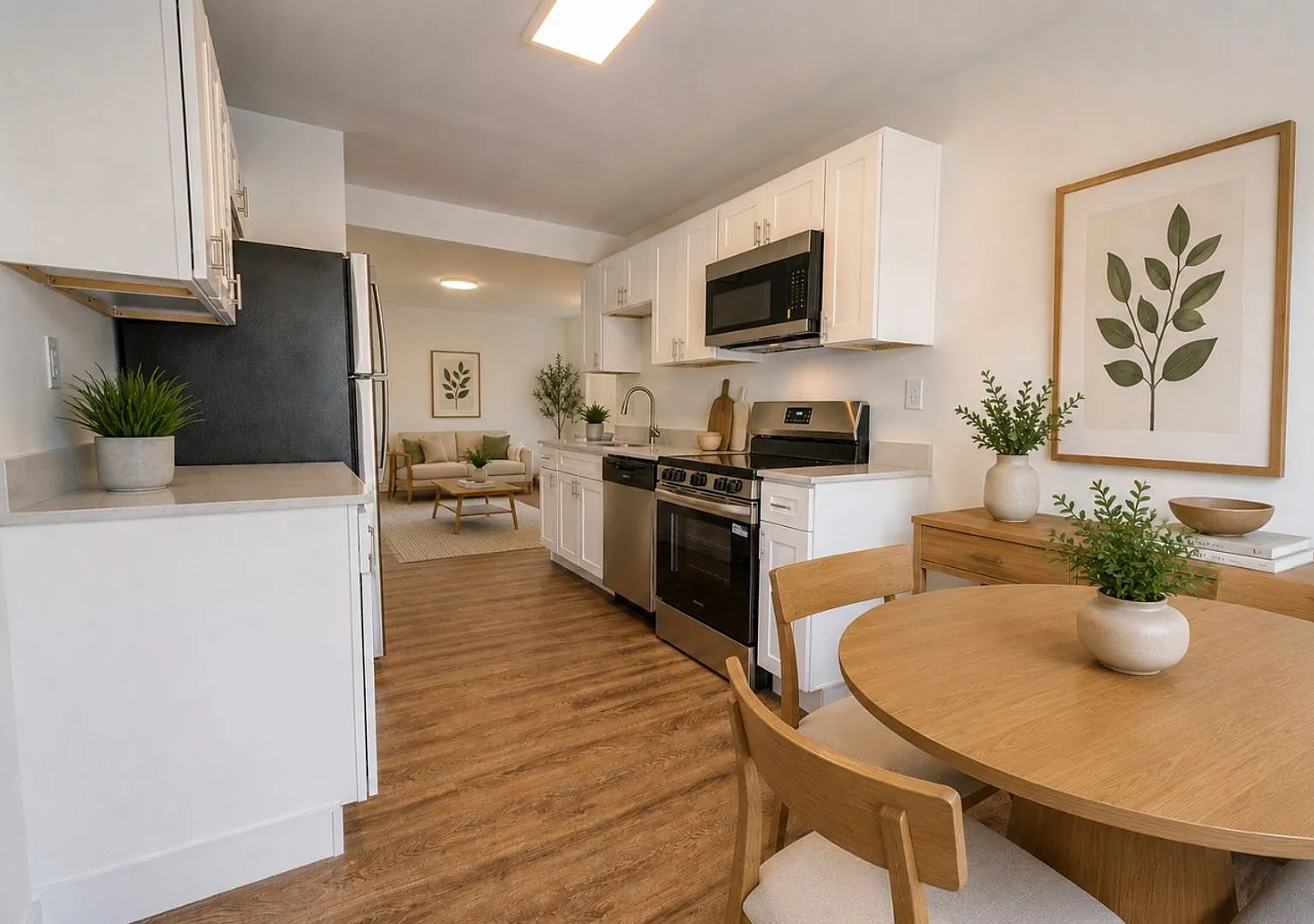 Lake Court Apartments — Photo 3