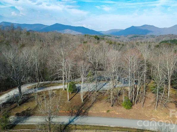 550 S River Rd, Tryon, NC 28782