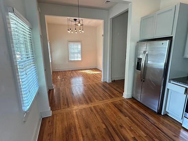 614 E Henry St — Photo 8