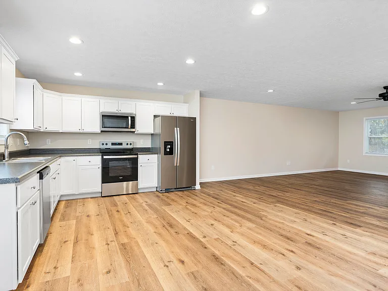 635 N Bayard Ave — Photo 2
