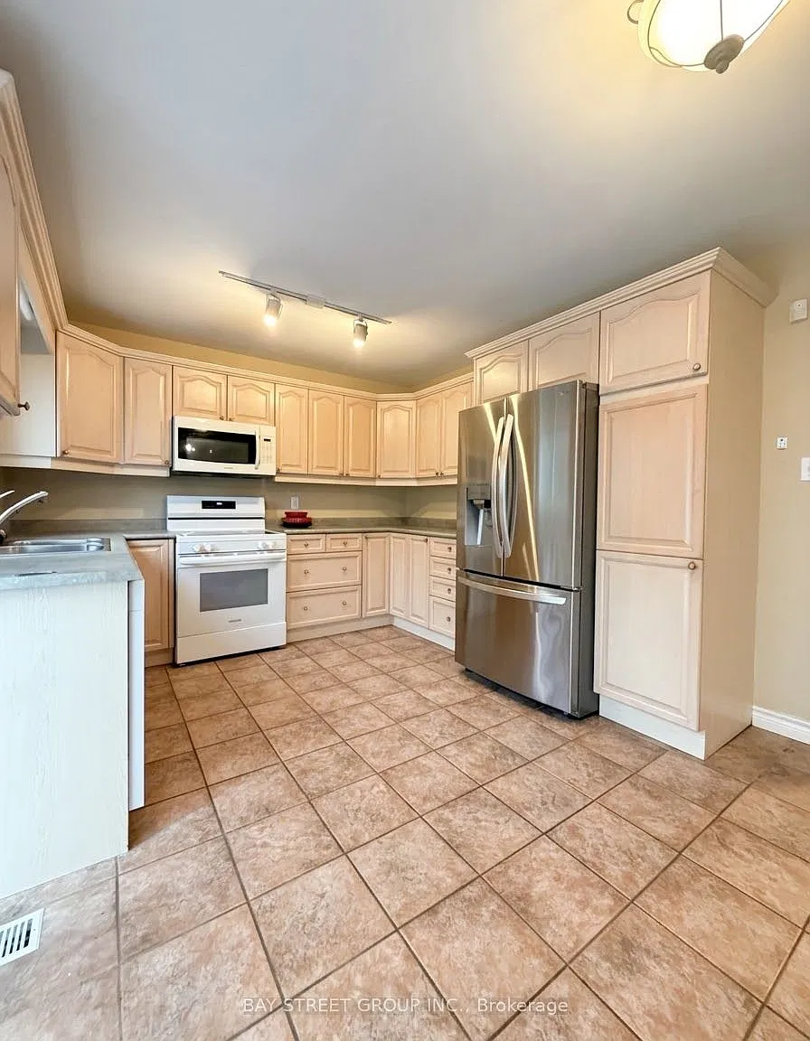 5 bed, $2,800 — Photo 4