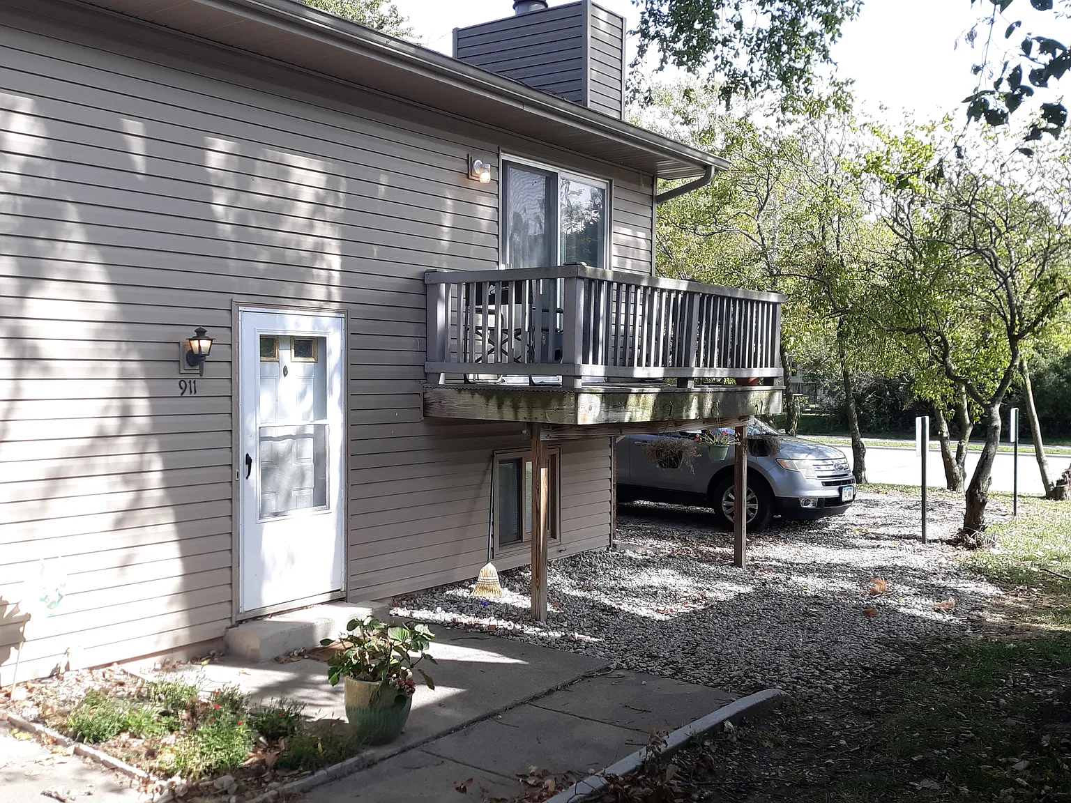 3 bed, 1.5 bath, 1160 sqft, $1,200 — Photo 2