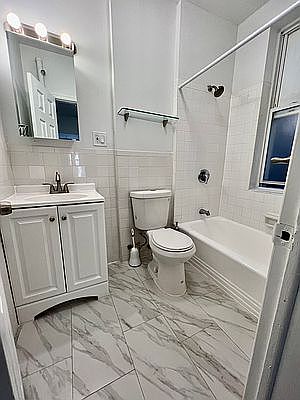 4th image of 344 Lafayette Ave APT 4D
