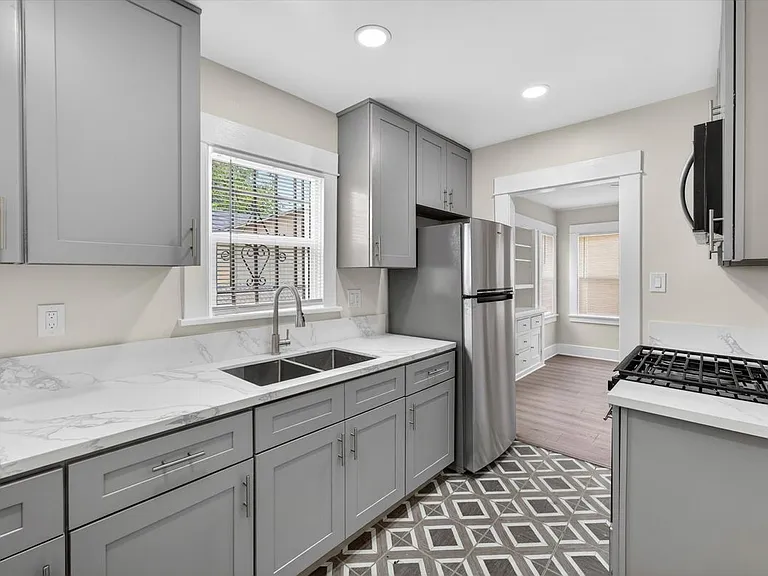 5008 1/2 S Wilton Pl — Photo 18