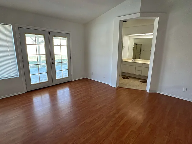 2121 Beechwood St — Photo 23
