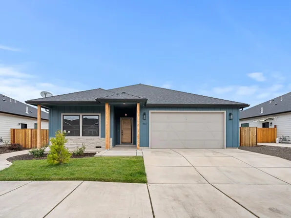 961 Arrowhead Trl, Eagle Pt, OR 97524