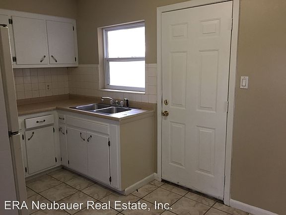 4th image of 5211 Lee Dr