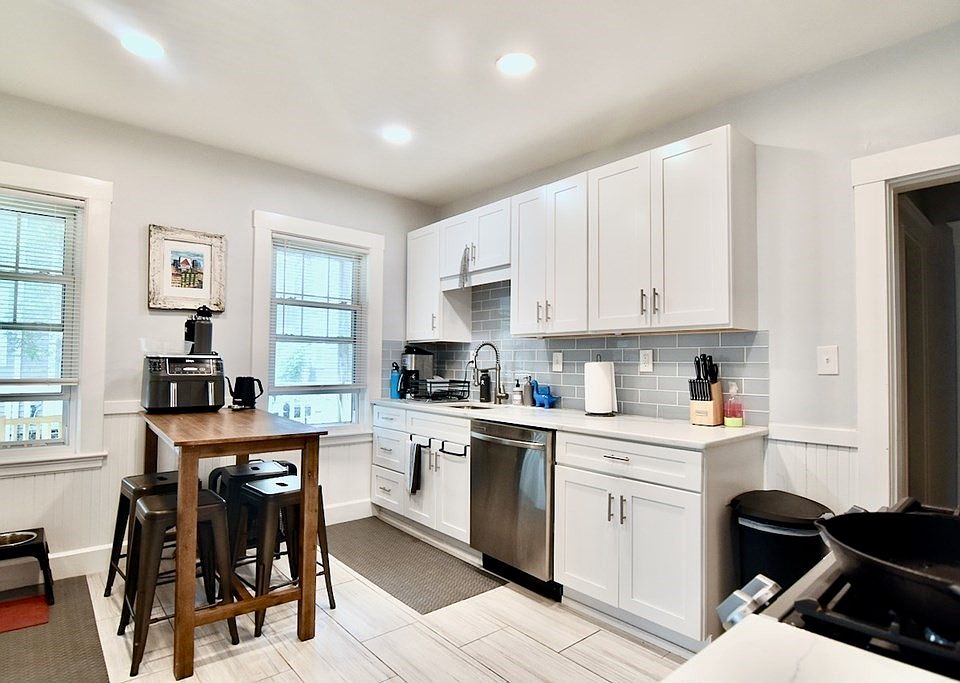 1st image of 81 Romsey St #1