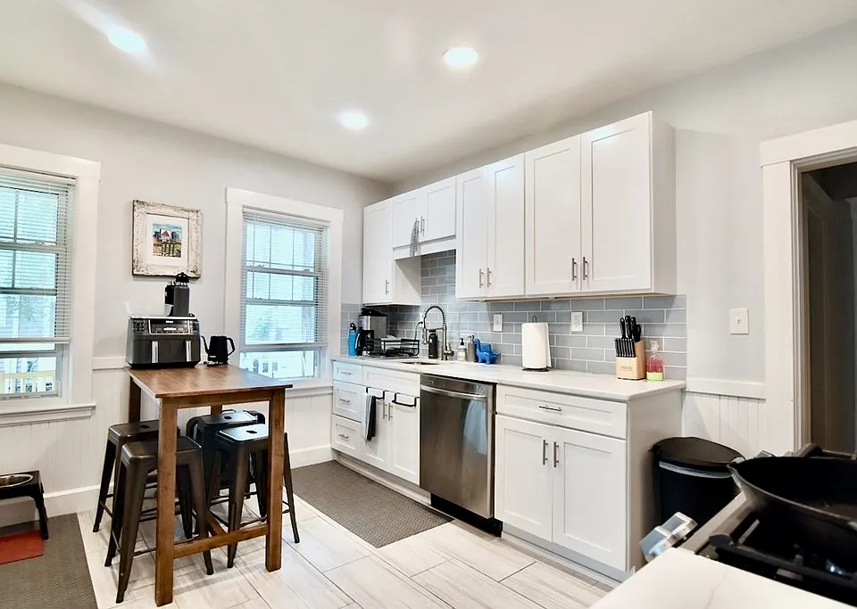 81 Romsey St #1