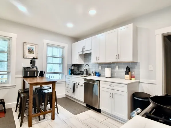81 Romsey St #1, Boston, MA 02125