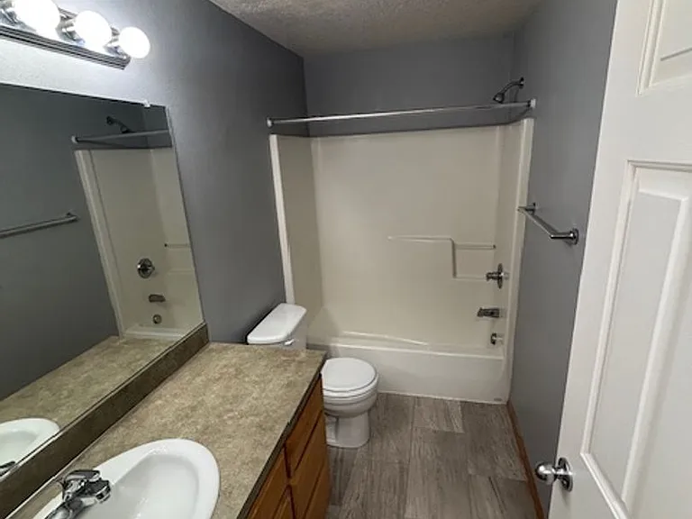 917 S River St — Photo 11