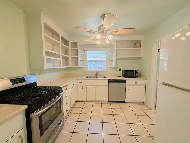 3021 Oleander Ave — Photo 7