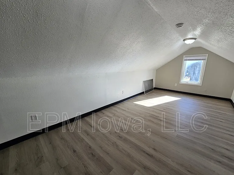 1125 N Barclay St — Photo 22