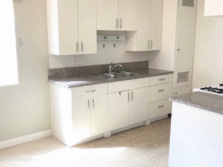 1034 S Ardmore Ave — Photo 7